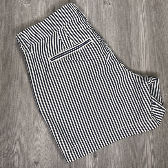 Old Navy - Everyday Shorts - 5” Inseam - Sz 0 - Blue/White Seersucker - Picture 5 of 7